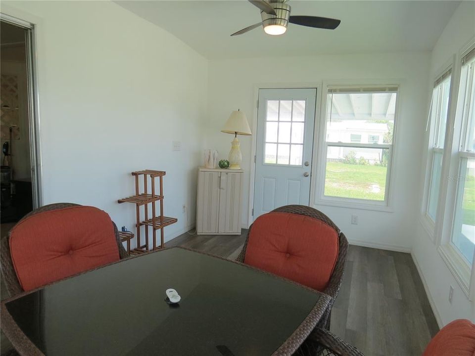 待售: $125,000 (2 贝兹, 2 浴室, 960 平方英尺)