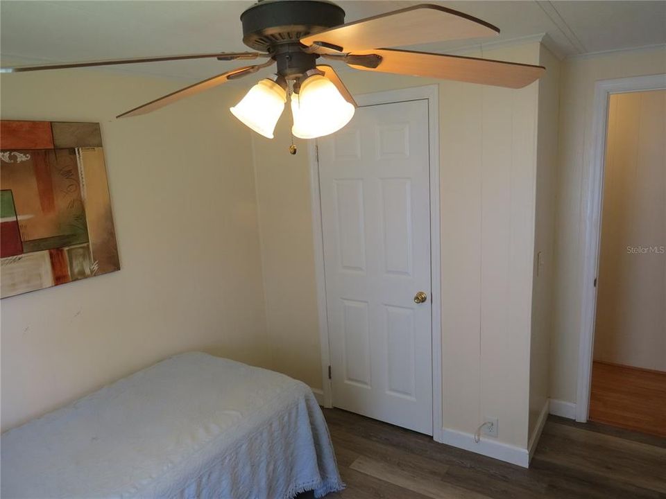 待售: $125,000 (2 贝兹, 2 浴室, 960 平方英尺)