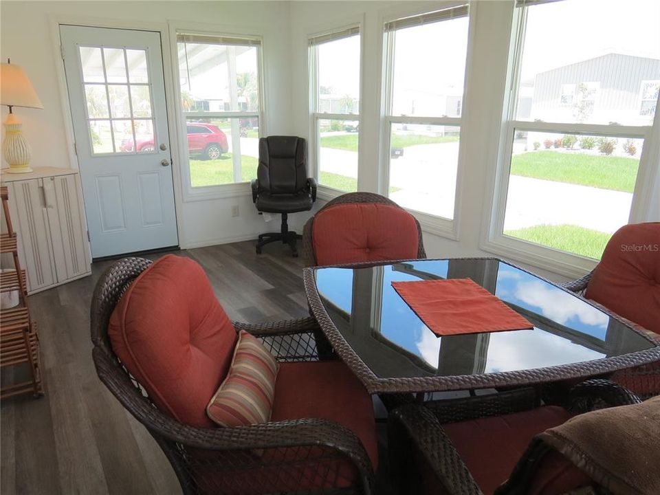 待售: $125,000 (2 贝兹, 2 浴室, 960 平方英尺)