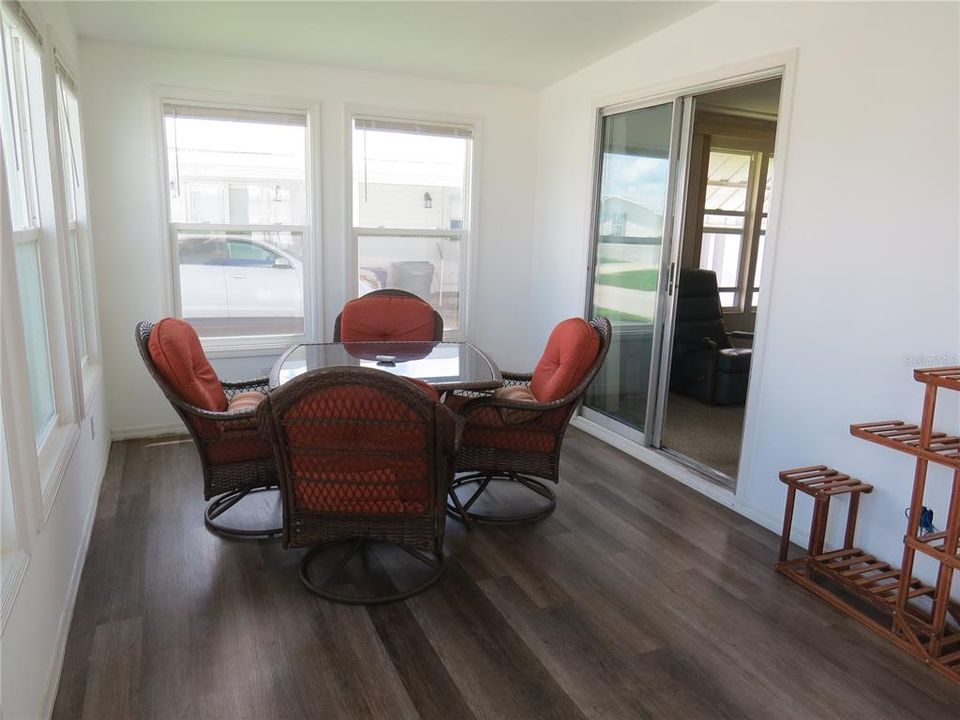 待售: $125,000 (2 贝兹, 2 浴室, 960 平方英尺)