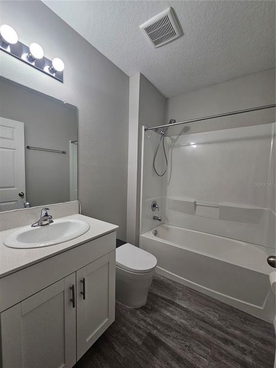 出租: $4,750 (5 贝兹, 3 浴室, 2470 平方英尺)