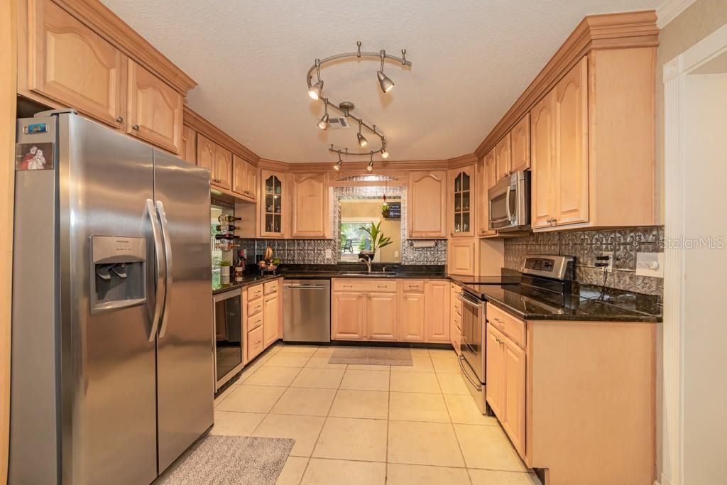 En Venta: $759,900 (4 camas, 2 baños, 2244 Pies cuadrados)