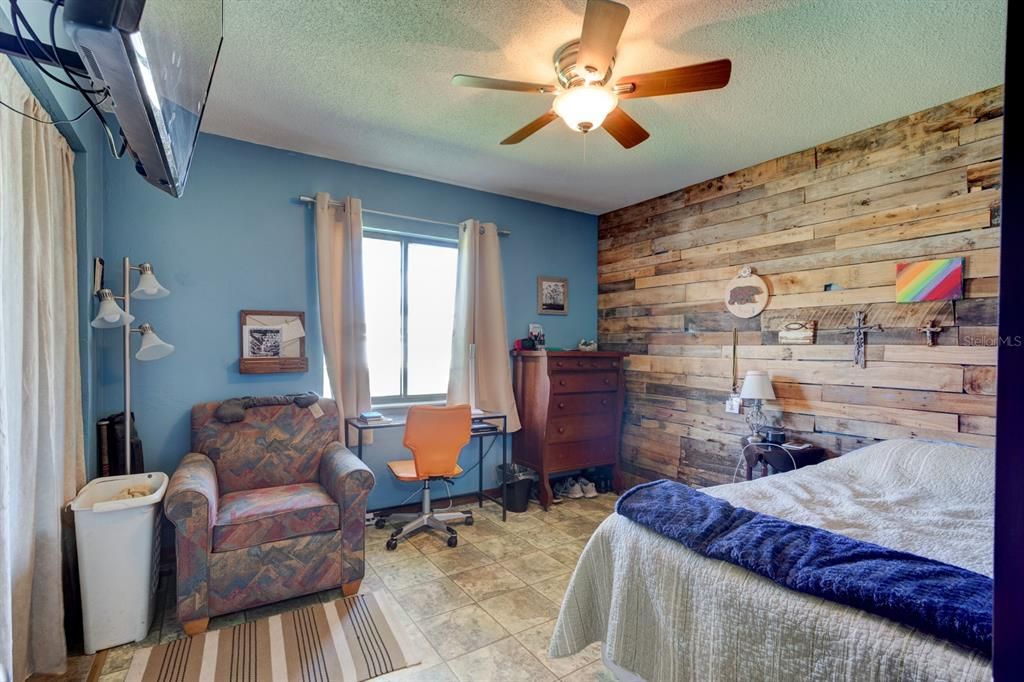 For Sale: $290,000 (3 beds, 2 baths, 1409 Square Feet)