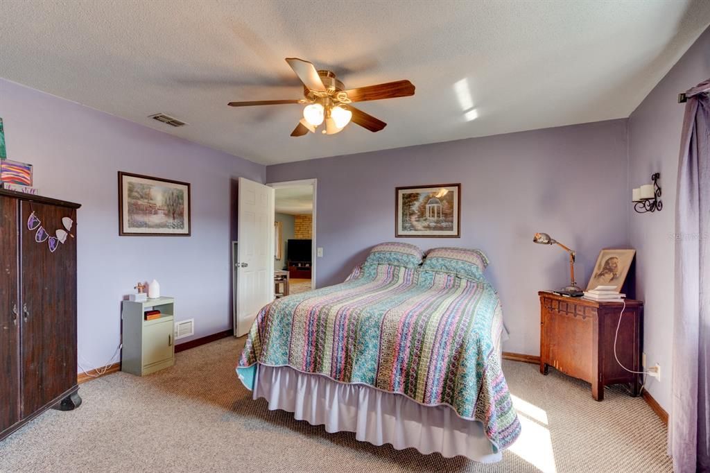 For Sale: $290,000 (3 beds, 2 baths, 1409 Square Feet)