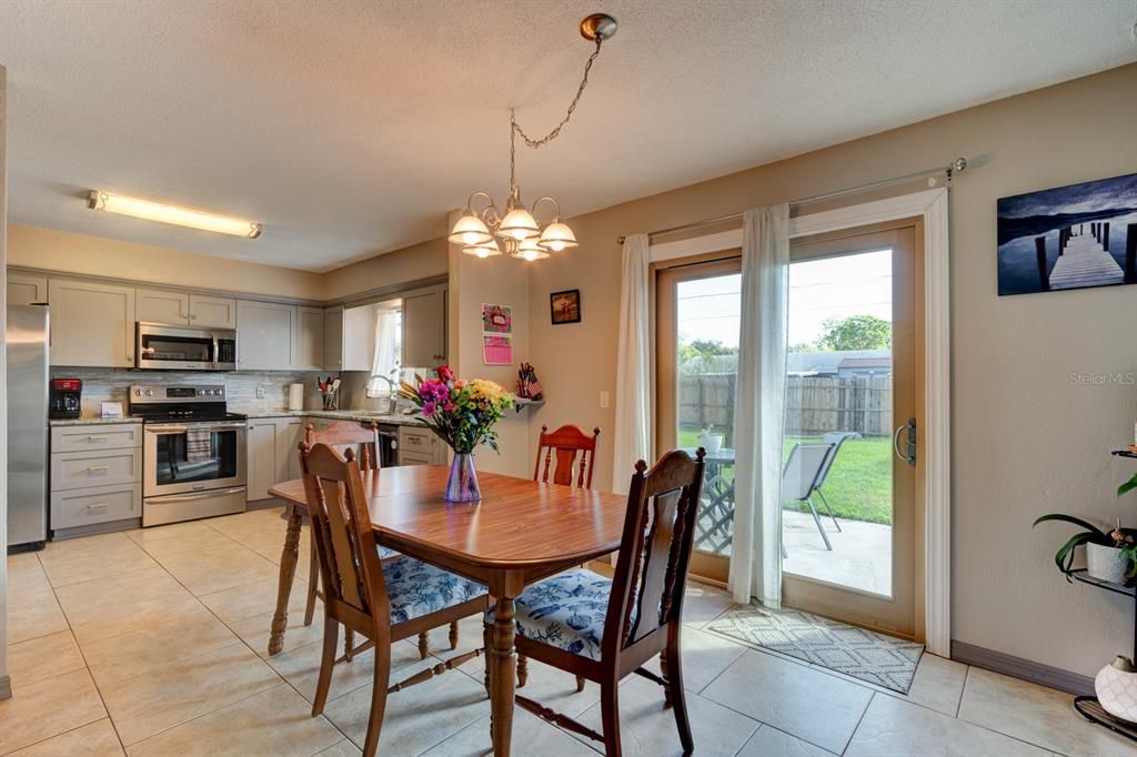 For Sale: $290,000 (3 beds, 2 baths, 1409 Square Feet)