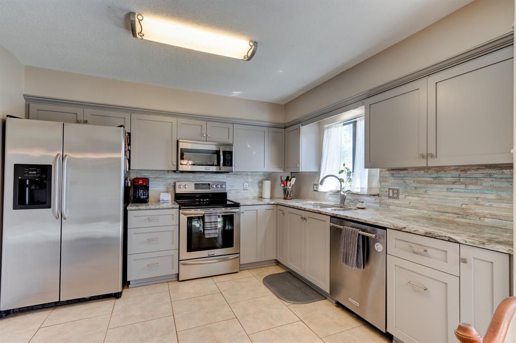 For Sale: $290,000 (3 beds, 2 baths, 1409 Square Feet)