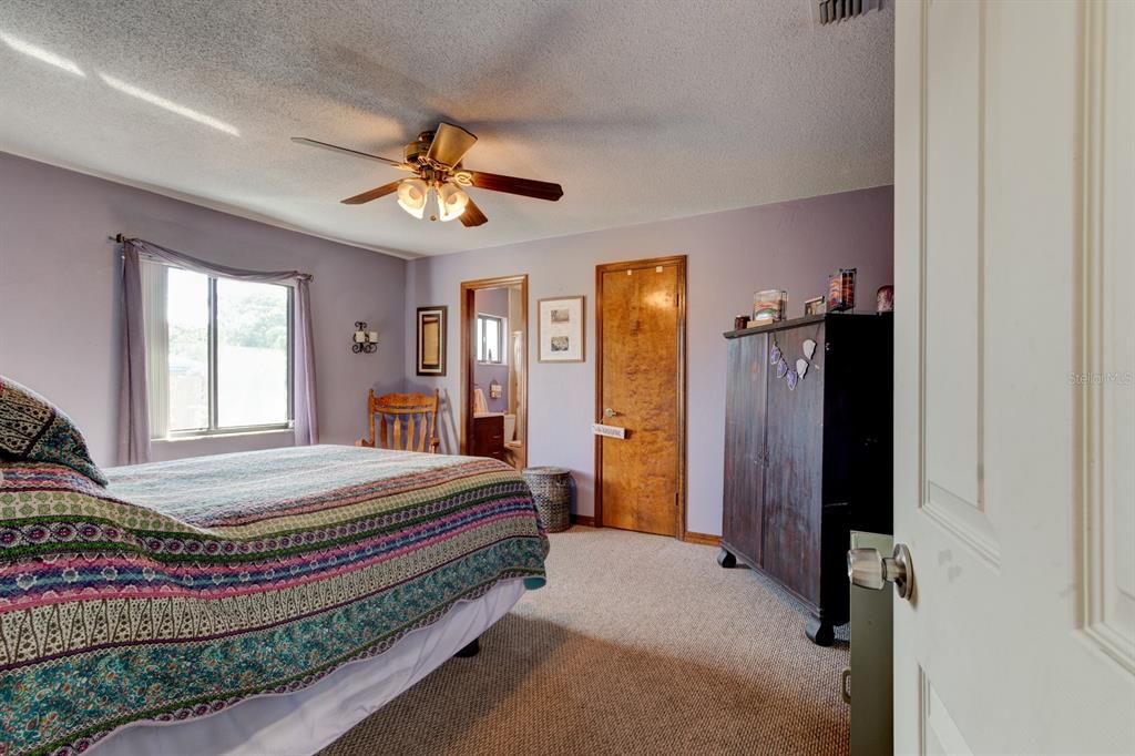 For Sale: $290,000 (3 beds, 2 baths, 1409 Square Feet)