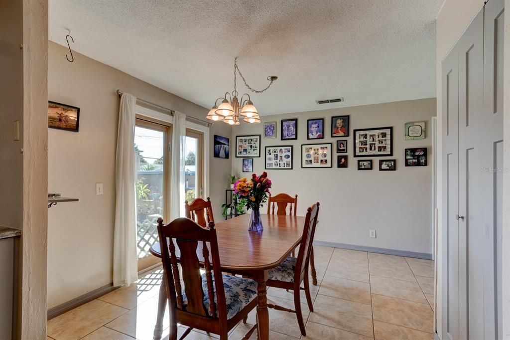 For Sale: $290,000 (3 beds, 2 baths, 1409 Square Feet)