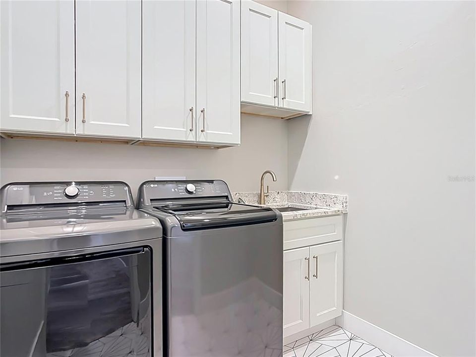 En Renta: $4,700 (3 camas, 3 baños, 2150 Pies cuadrados)