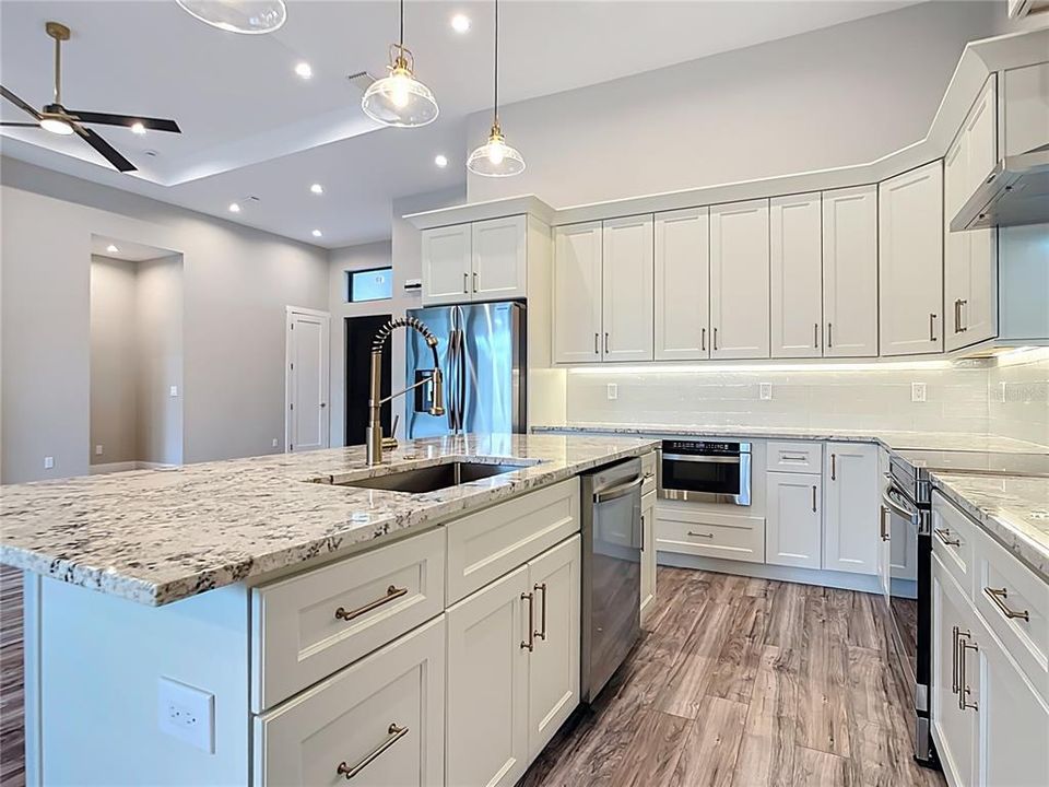 En Renta: $4,700 (3 camas, 3 baños, 2150 Pies cuadrados)