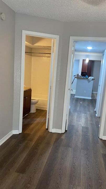 合同活跃: $177,000 (2 贝兹, 2 浴室, 988 平方英尺)