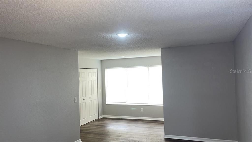 合同活跃: $177,000 (2 贝兹, 2 浴室, 988 平方英尺)