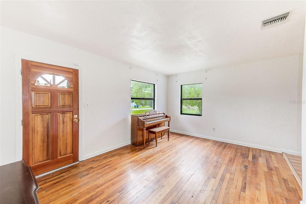 Active With Contract: $345,000 (4 beds, 2 baths, 1875 Square Feet)