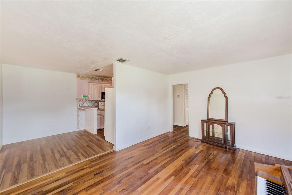 Active With Contract: $345,000 (4 beds, 2 baths, 1875 Square Feet)