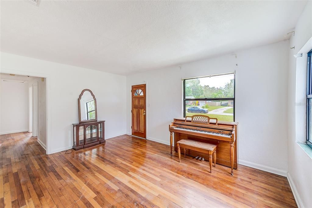 Active With Contract: $345,000 (4 beds, 2 baths, 1875 Square Feet)