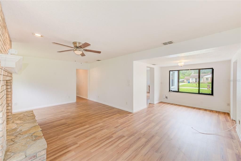 Active With Contract: $345,000 (4 beds, 2 baths, 1875 Square Feet)