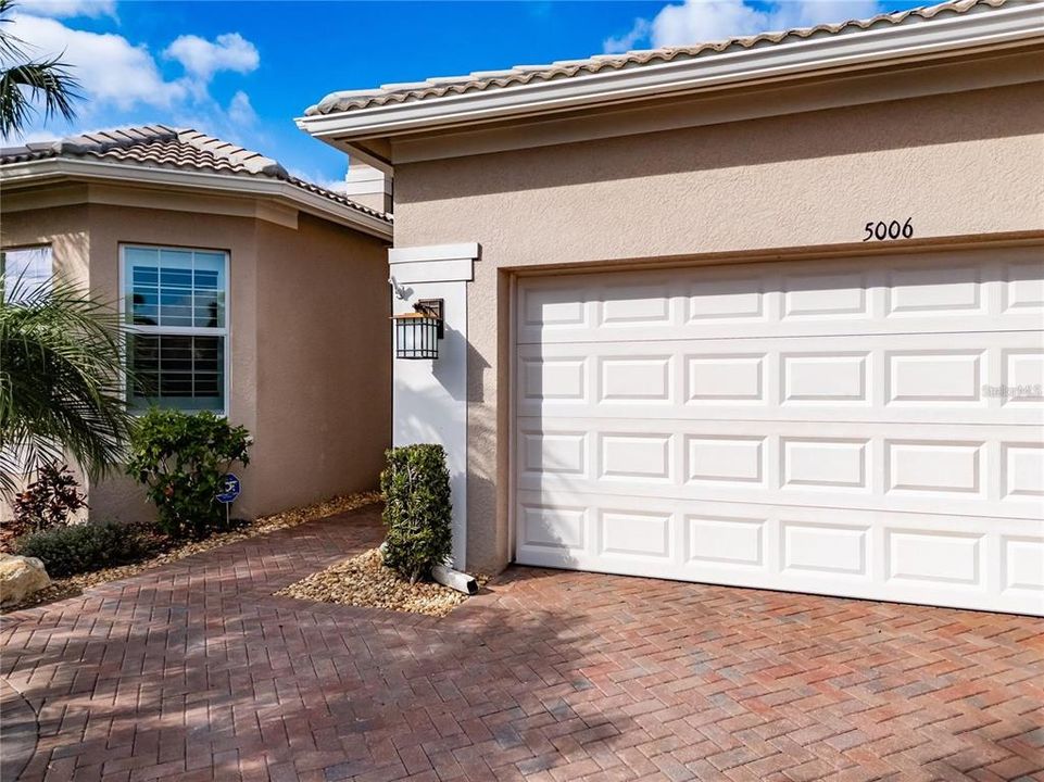 Active With Contract: $579,000 (3 beds, 2 baths, 2180 Square Feet)