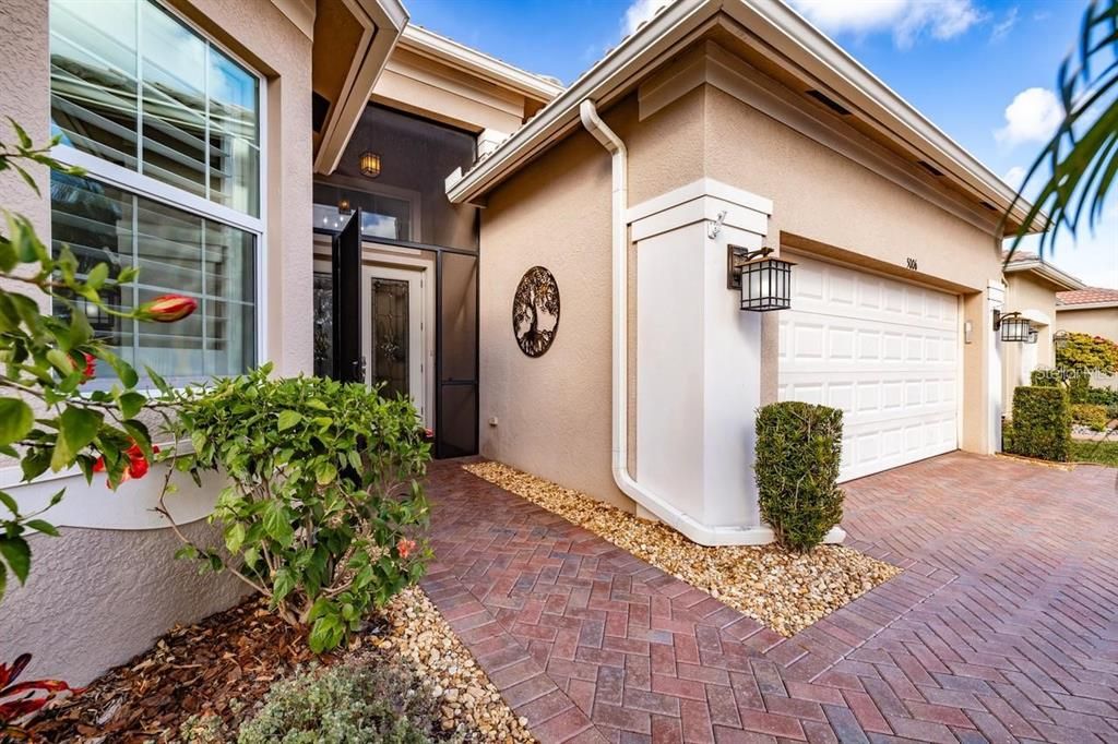 Active With Contract: $579,000 (3 beds, 2 baths, 2180 Square Feet)