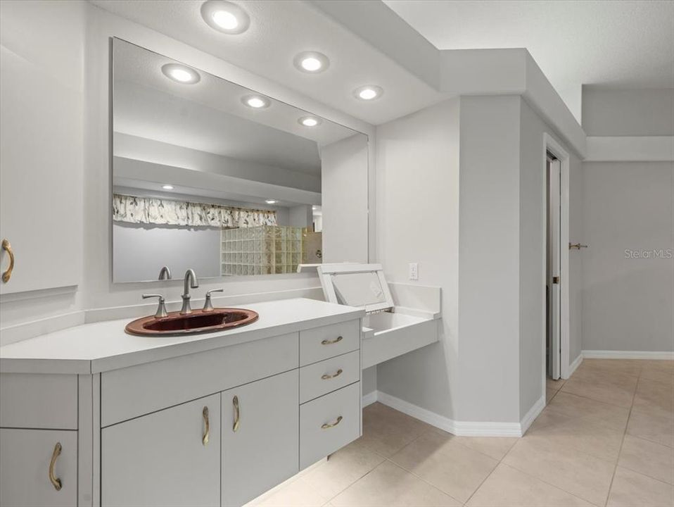 For Sale: $1,600,000 (5 beds, 3 baths, 4275 Square Feet)