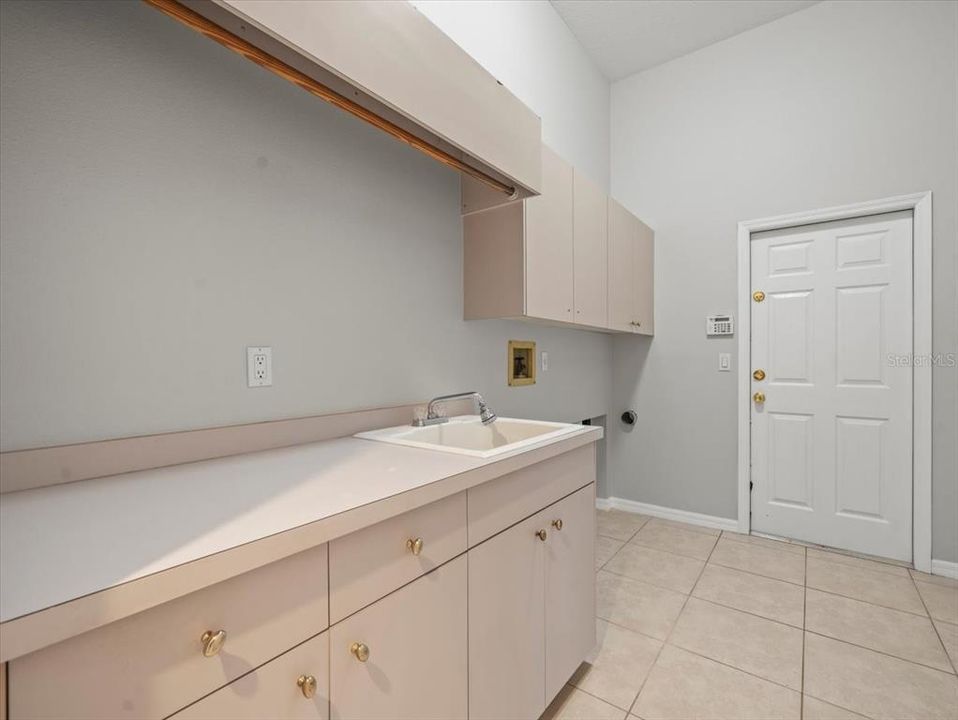 For Sale: $1,600,000 (5 beds, 3 baths, 4275 Square Feet)