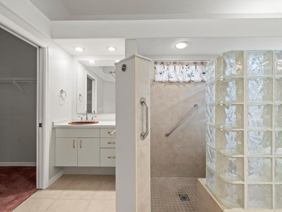 For Sale: $1,600,000 (5 beds, 3 baths, 4275 Square Feet)