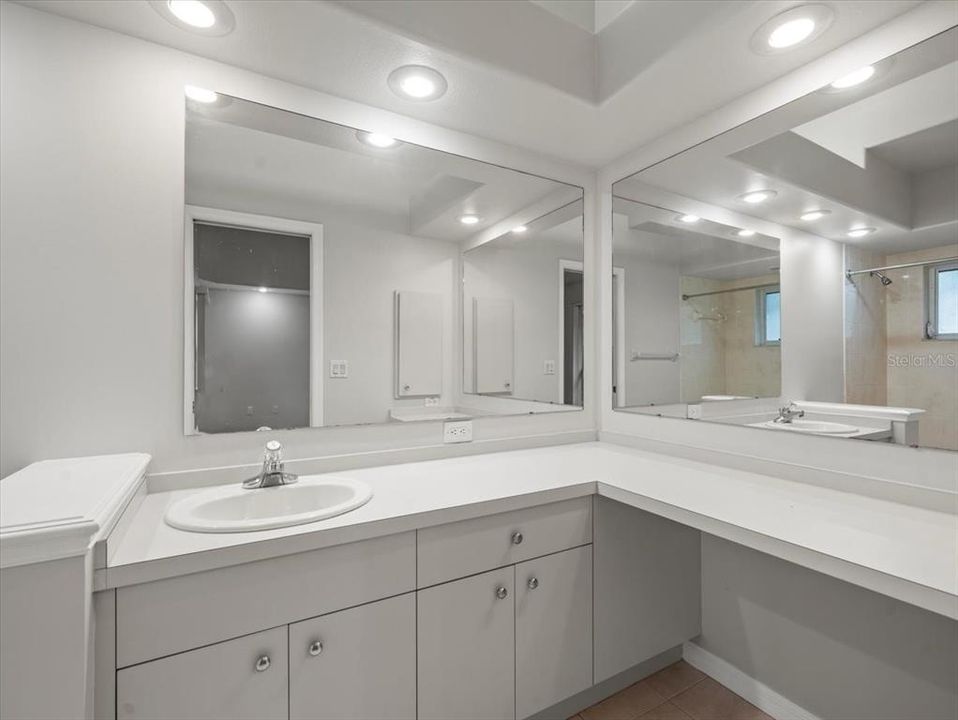 For Sale: $1,600,000 (5 beds, 3 baths, 4275 Square Feet)