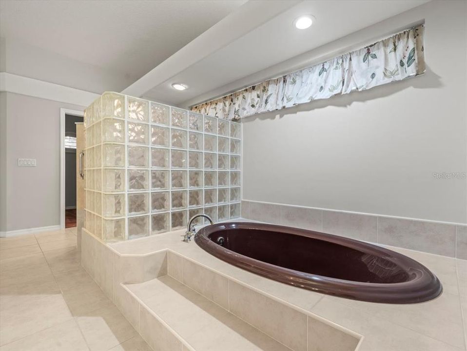 For Sale: $1,600,000 (5 beds, 3 baths, 4275 Square Feet)