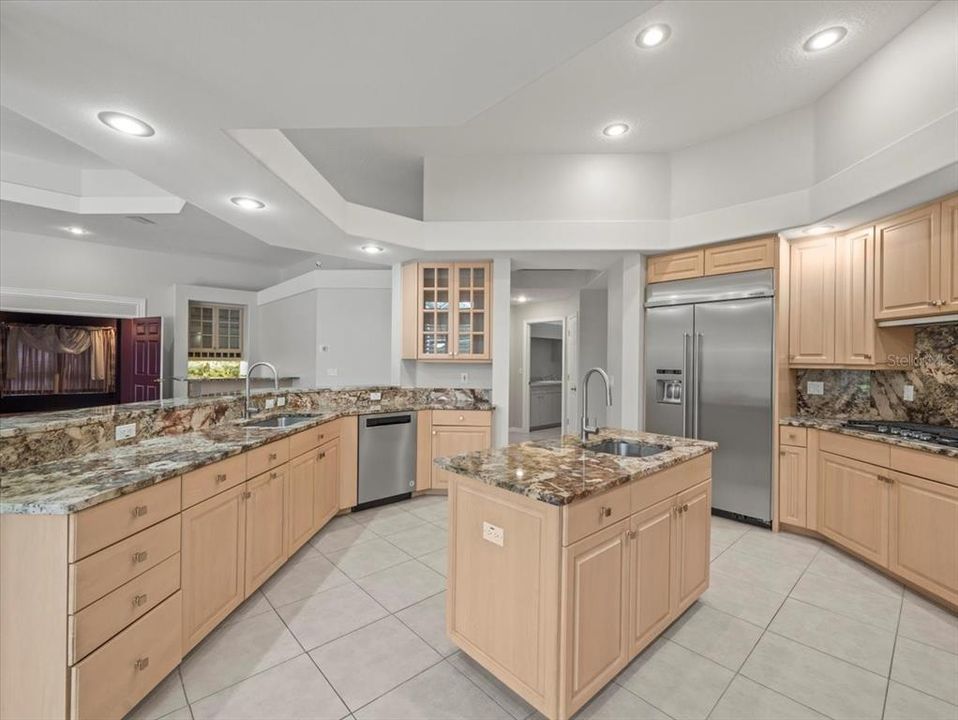 For Sale: $1,600,000 (5 beds, 3 baths, 4275 Square Feet)