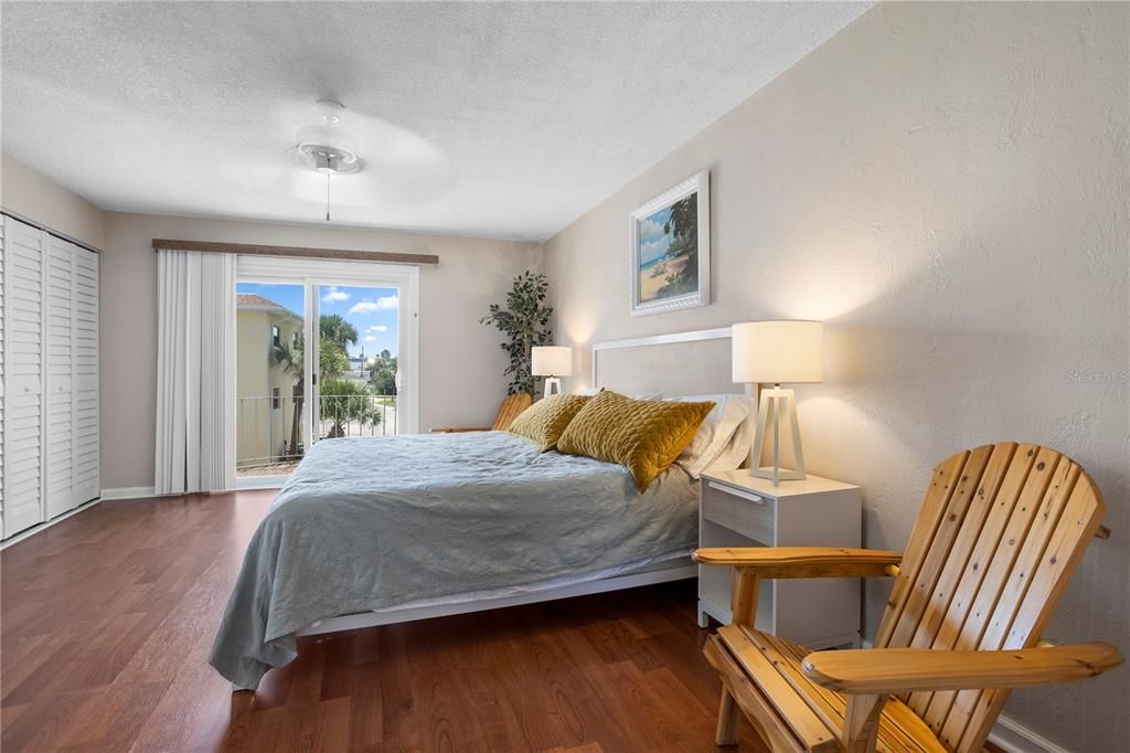 待售: $324,900 (2 贝兹, 2 浴室, 1216 平方英尺)