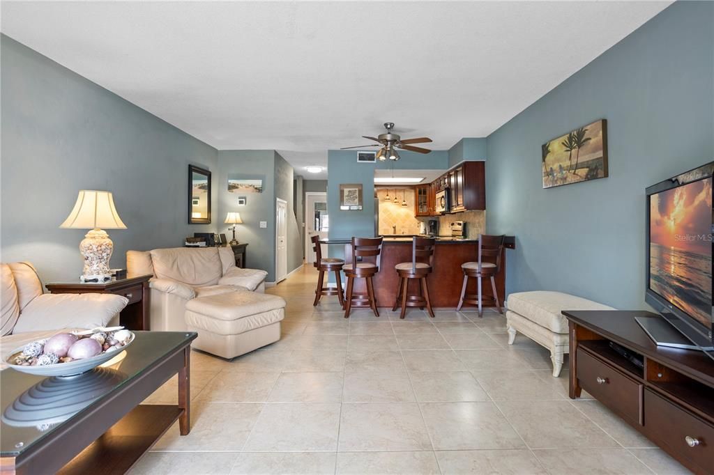 待售: $324,900 (2 贝兹, 2 浴室, 1216 平方英尺)