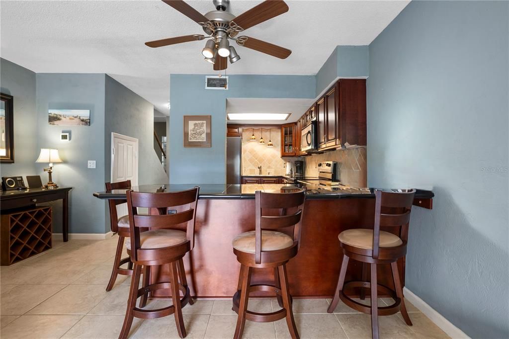 待售: $324,900 (2 贝兹, 2 浴室, 1216 平方英尺)