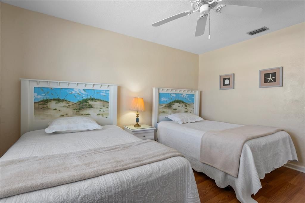 待售: $324,900 (2 贝兹, 2 浴室, 1216 平方英尺)