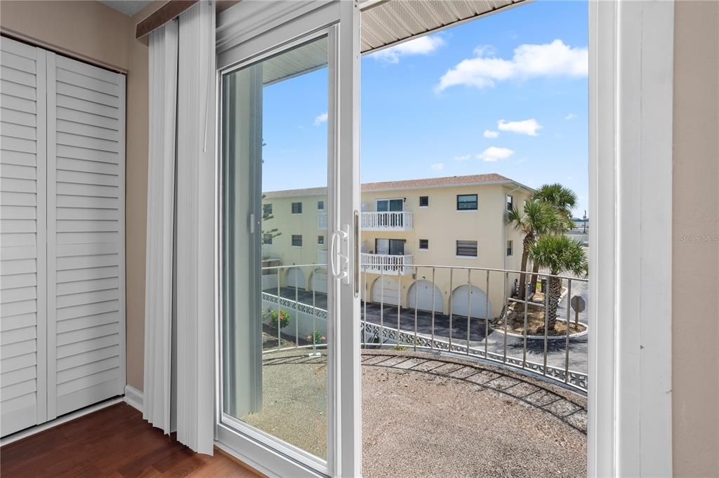 待售: $324,900 (2 贝兹, 2 浴室, 1216 平方英尺)