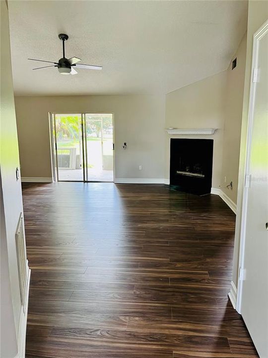 В аренду: $2,100 (3 спален, 2 ванн, 1129 Квадратных фут)