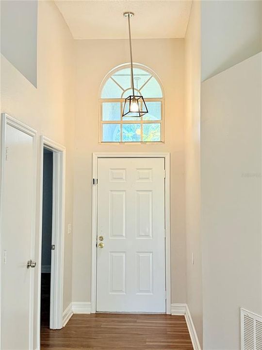 В аренду: $2,100 (3 спален, 2 ванн, 1129 Квадратных фут)