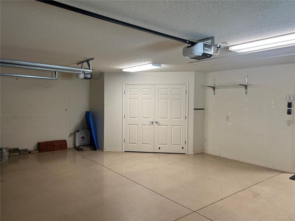 Под контрактом: $539,900 (3 спален, 2 ванн, 2274 Квадратных фут)