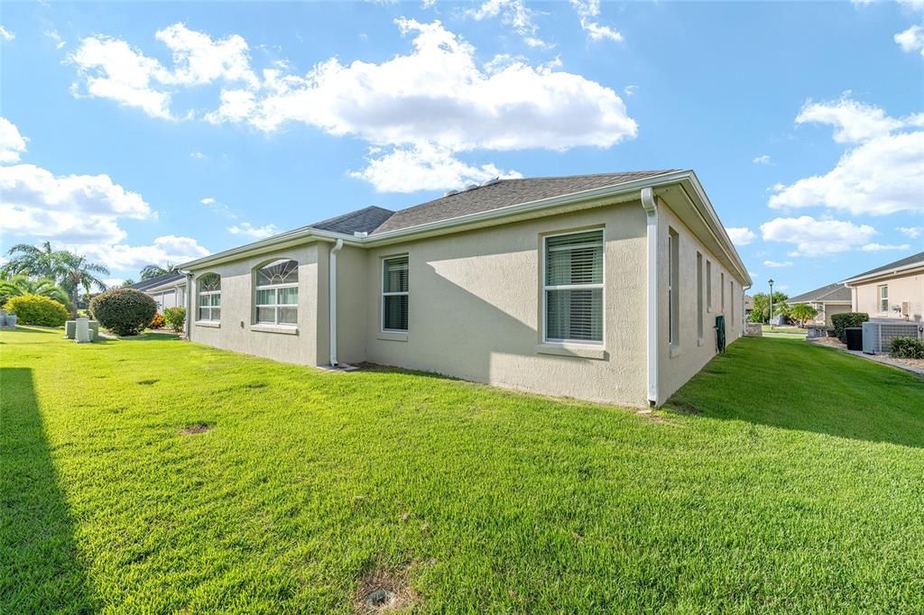 Под контрактом: $539,900 (3 спален, 2 ванн, 2274 Квадратных фут)