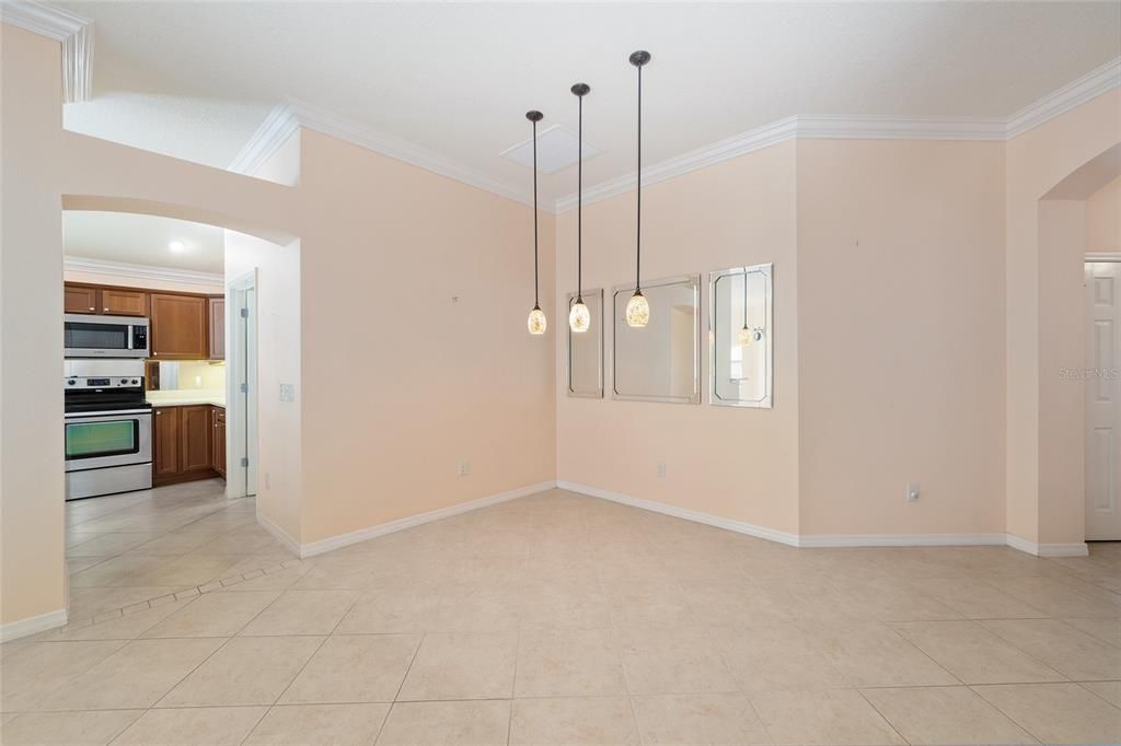 Под контрактом: $539,900 (3 спален, 2 ванн, 2274 Квадратных фут)