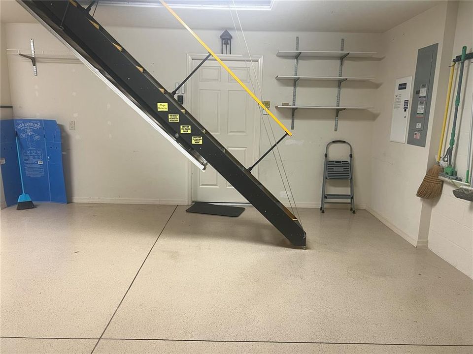 Под контрактом: $539,900 (3 спален, 2 ванн, 2274 Квадратных фут)