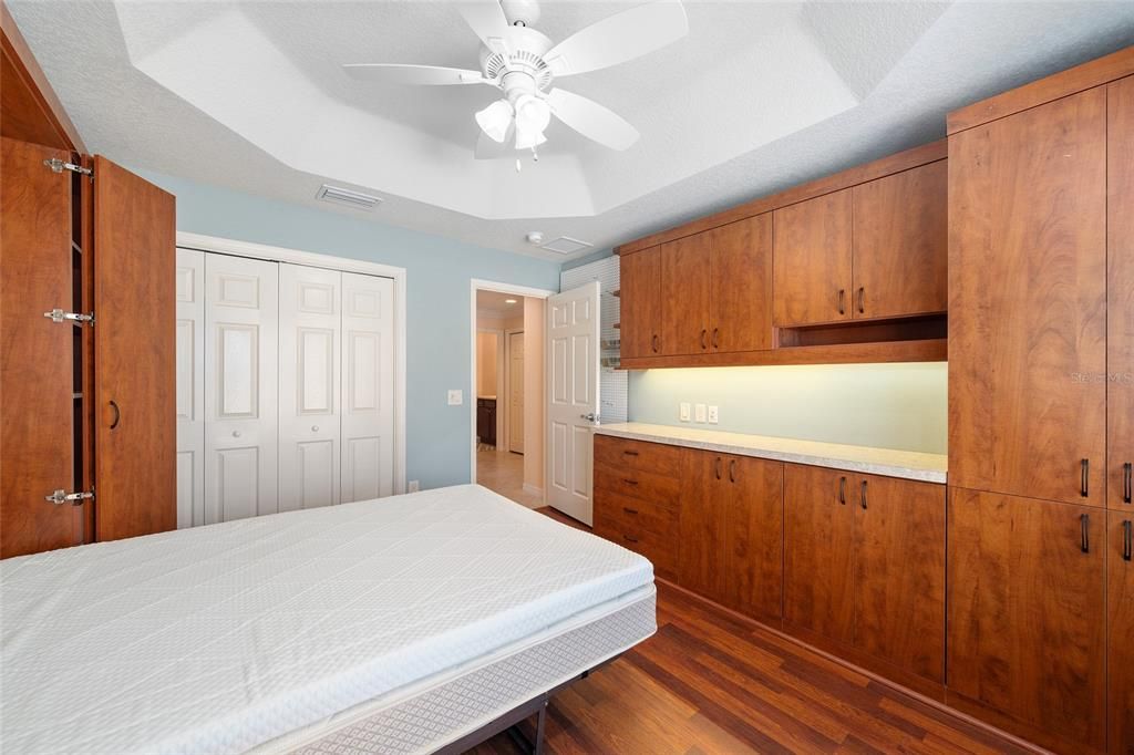 Под контрактом: $539,900 (3 спален, 2 ванн, 2274 Квадратных фут)