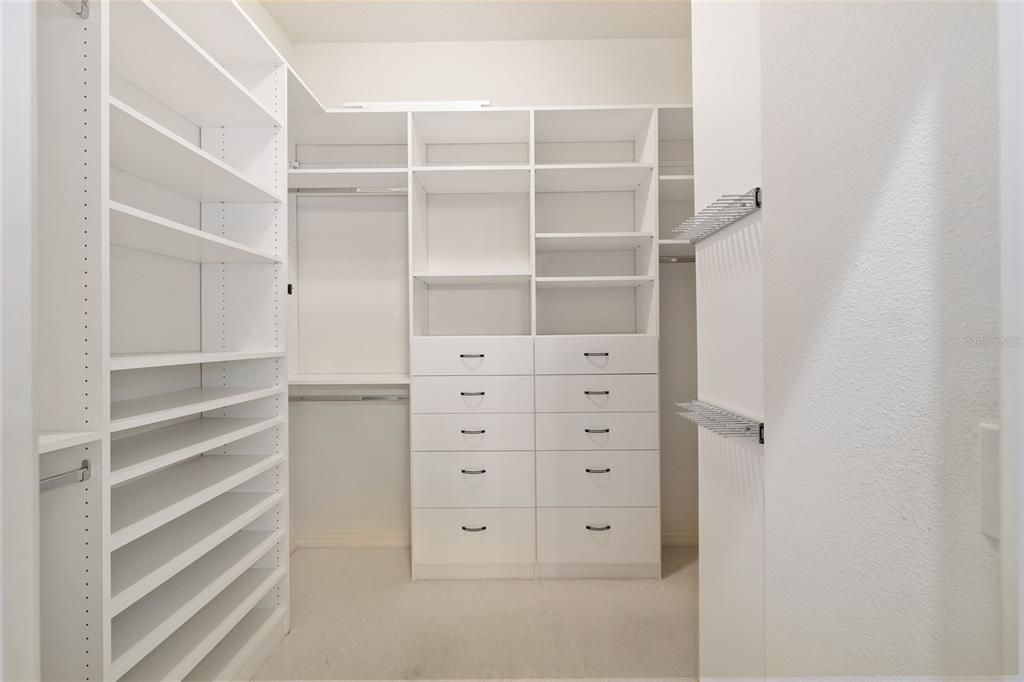 Под контрактом: $539,900 (3 спален, 2 ванн, 2274 Квадратных фут)