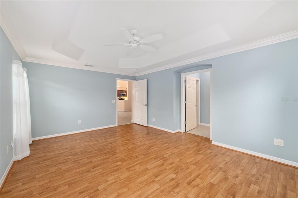 Под контрактом: $539,900 (3 спален, 2 ванн, 2274 Квадратных фут)