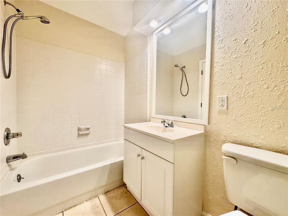 En Venta: $428,999 (6 camas, 0 baños, 2394 Pies cuadrados)