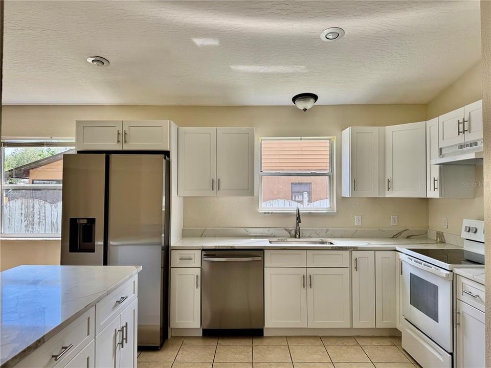 En Venta: $428,999 (6 camas, 0 baños, 2394 Pies cuadrados)