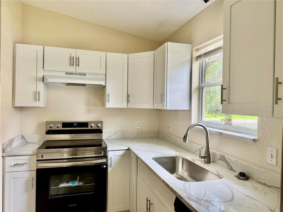 En Venta: $428,999 (6 camas, 0 baños, 2394 Pies cuadrados)