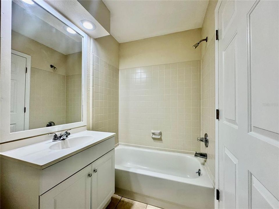 En Venta: $428,999 (6 camas, 0 baños, 2394 Pies cuadrados)