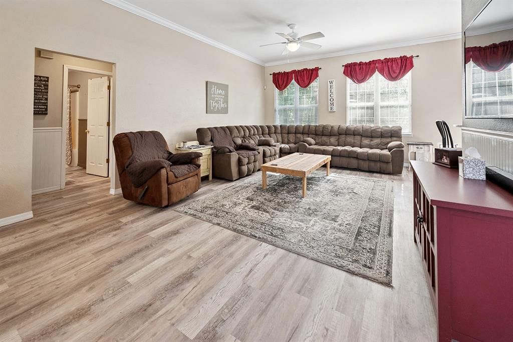 En Venta: $339,999 (3 camas, 2 baños, 1618 Pies cuadrados)