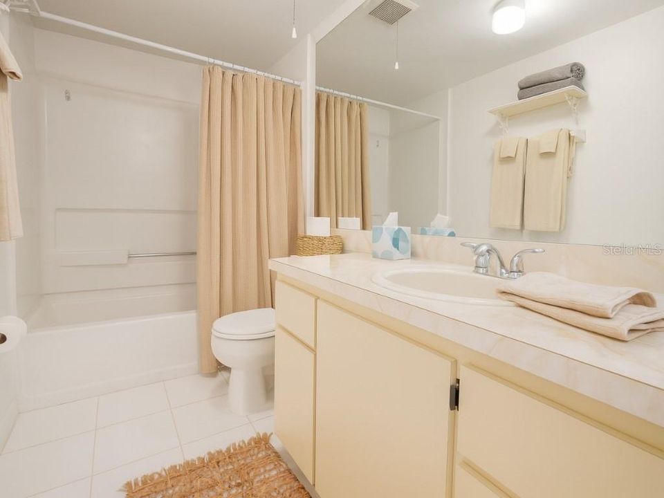 For Sale: $250,000 (2 beds, 2 baths, 1246 Square Feet)