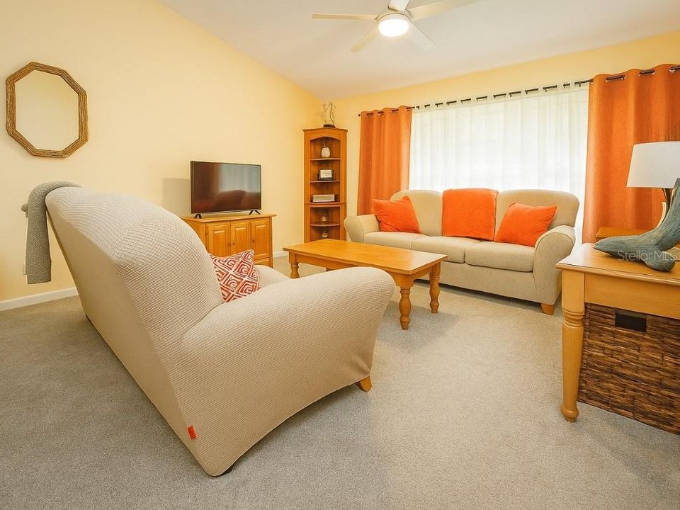 For Sale: $250,000 (2 beds, 2 baths, 1246 Square Feet)