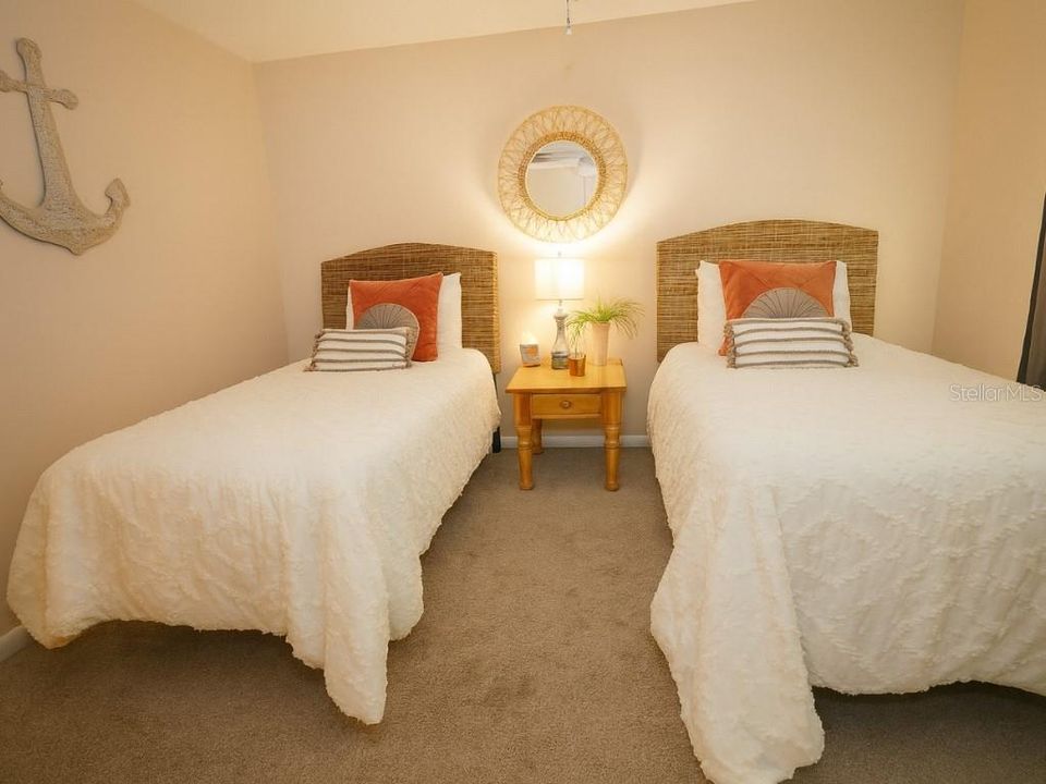 For Sale: $250,000 (2 beds, 2 baths, 1246 Square Feet)